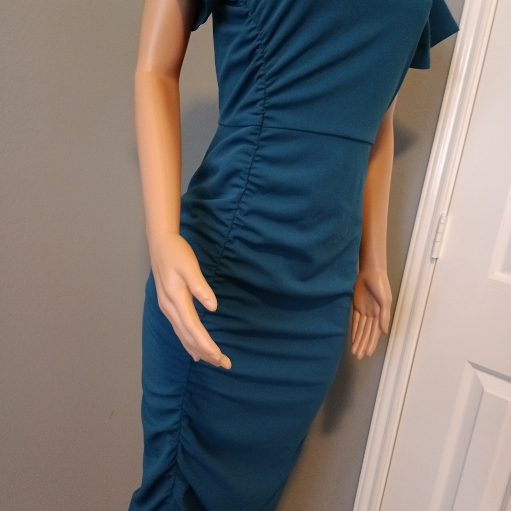 Dress - Picture 8 of 10